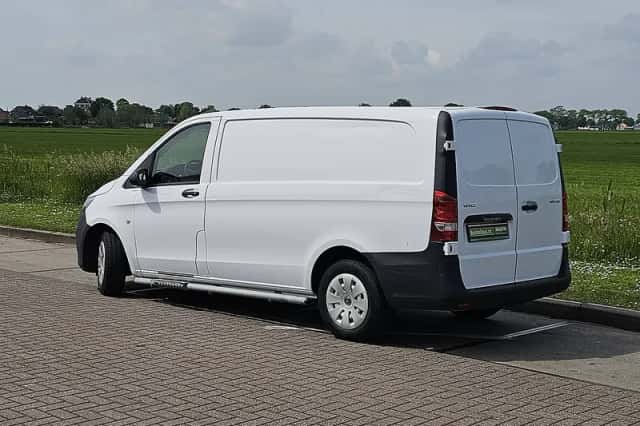 Mercedes-Benz Vito (2022) thumbnail 5