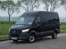 Mercedes-Benz Sprinter (2023) thumbnail 2