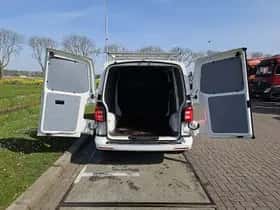 Volkswagen Transporter (2017) thumbnail 11