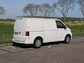 Volkswagen Transporter (2017) thumbnail 3