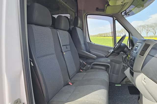 Mercedes-Benz Sprinter (2011) thumbnail 6