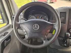 Mercedes-Benz Sprinter (2011) thumbnail 10