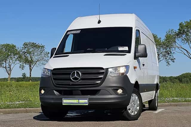 Mercedes-Benz Sprinter (2024) thumbnail 1