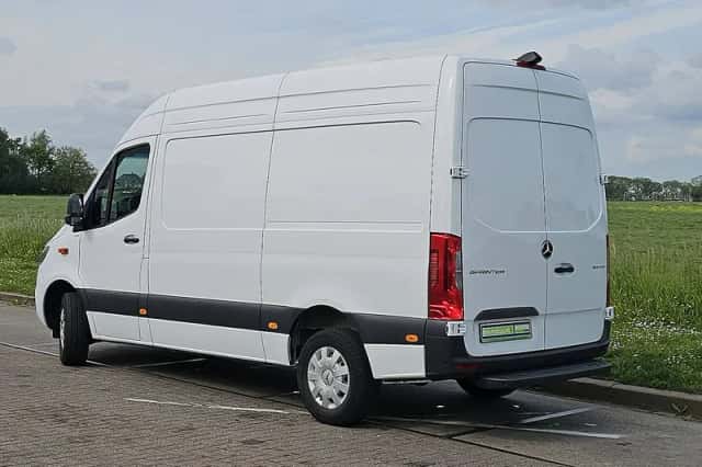 Mercedes-Benz Sprinter (2024) thumbnail 5