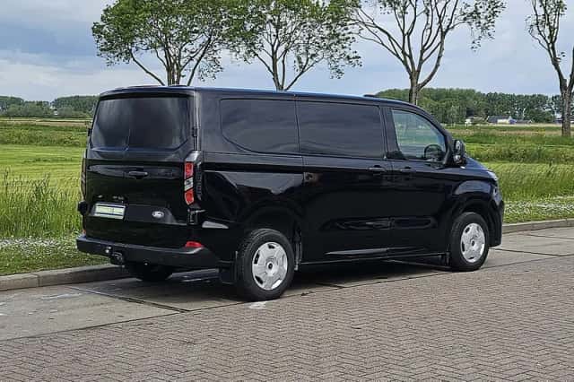 Ford Transit (2024) thumbnail 3