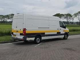 Volkswagen Crafter (2010) thumbnail 3