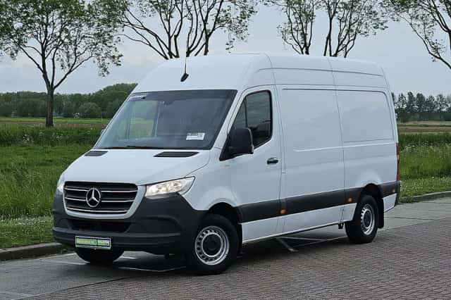 Mercedes-Benz Sprinter (2019) thumbnail 2