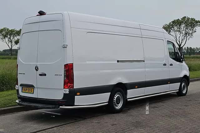 Mercedes-Benz Sprinter (2021) thumbnail 3