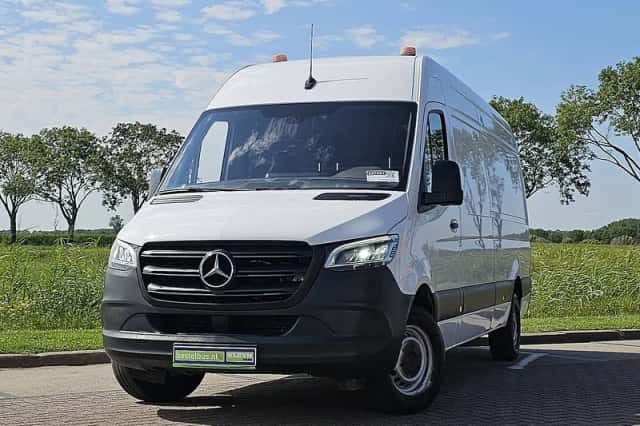 Mercedes-Benz Sprinter (2021) thumbnail 1