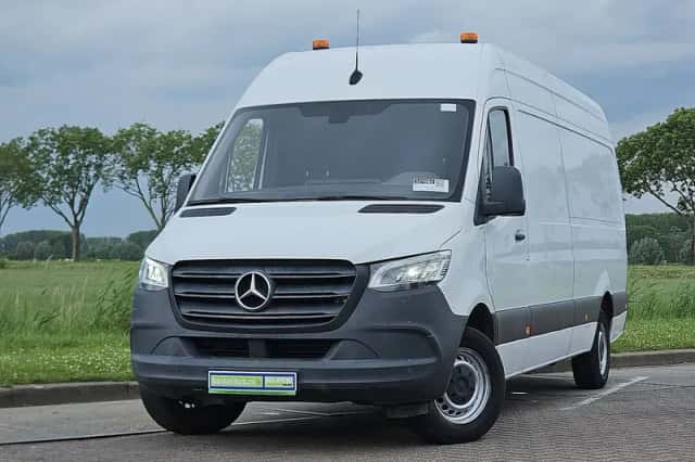 Mercedes-Benz Sprinter (2021) thumbnail 1