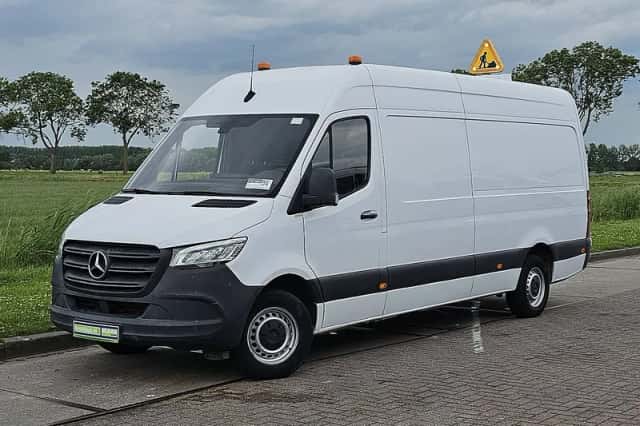 Mercedes-Benz Sprinter (2021) thumbnail 2