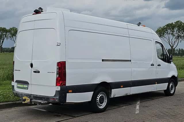 Mercedes-Benz Sprinter (2021) thumbnail 3