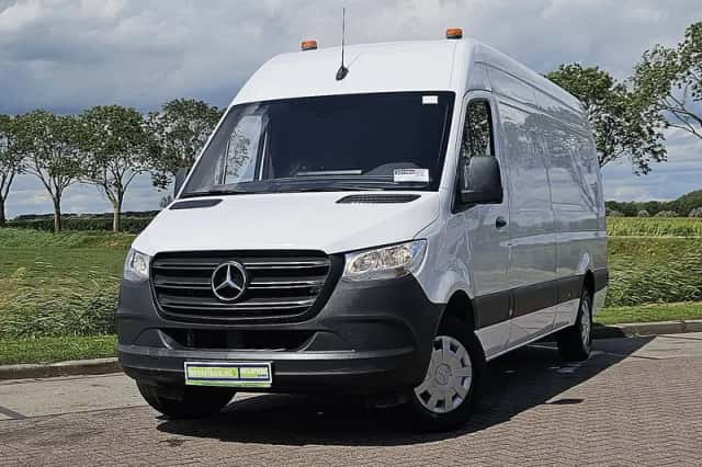 Mercedes-Benz Sprinter (2022) thumbnail 1