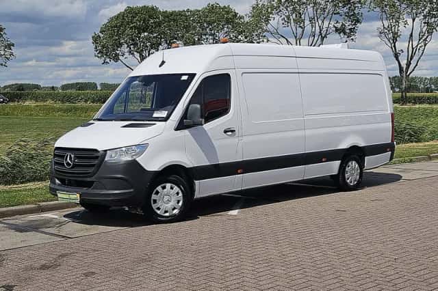 Mercedes-Benz Sprinter (2022) thumbnail 2