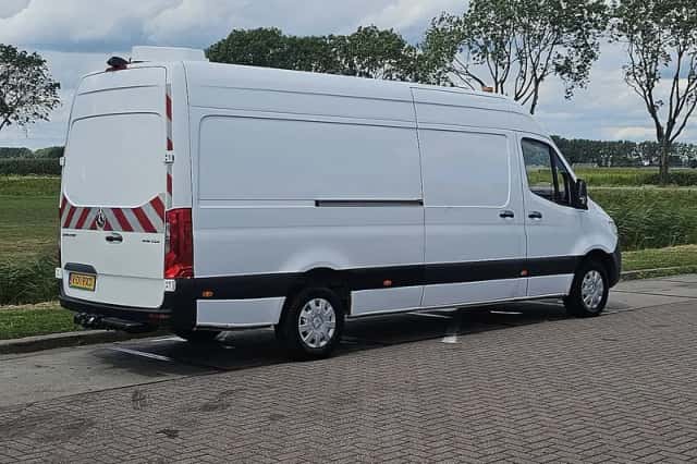 Mercedes-Benz Sprinter (2022) thumbnail 3