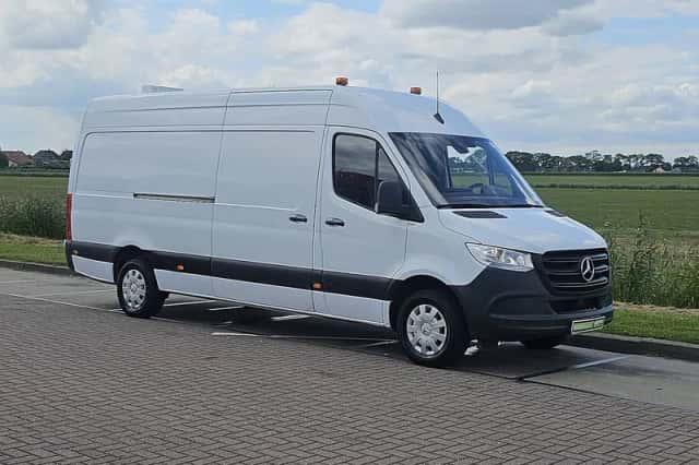 Mercedes-Benz Sprinter (2022) thumbnail 4
