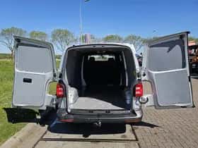 Volkswagen Transporter (2018) thumbnail 13