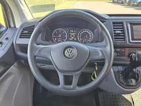 Volkswagen Transporter (2018) thumbnail 10