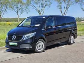 Mercedes-Benz EQV (2022) thumbnail 2
