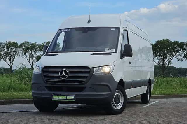 Mercedes-Benz Sprinter (2021) thumbnail 1