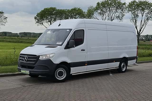 Mercedes-Benz Sprinter (2019) thumbnail 2