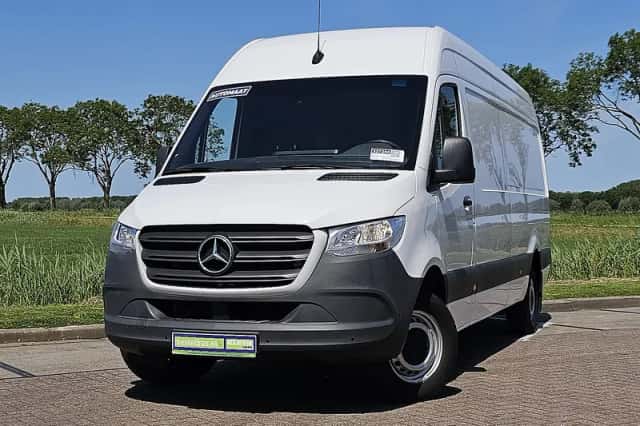 Mercedes-Benz Sprinter (2022) thumbnail 1