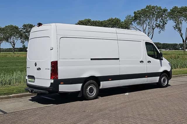 Mercedes-Benz Sprinter (2022) thumbnail 3