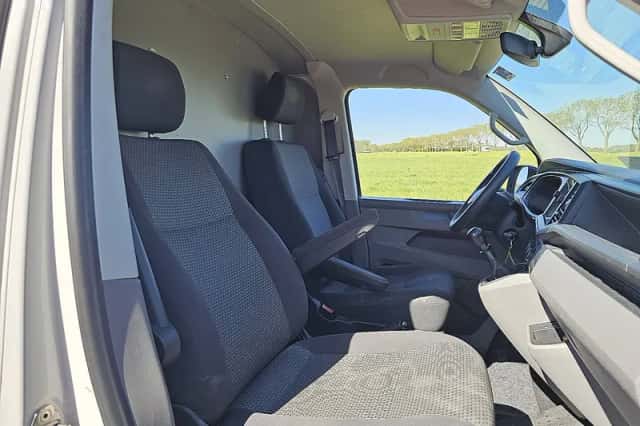 Volkswagen Transporter (2021) thumbnail 6