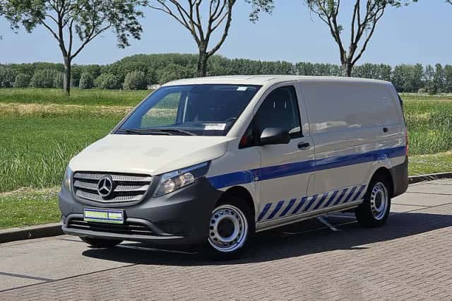 Mercedes-Benz Vito (2018) thumbnail 2