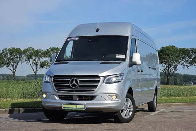 Mercedes-Benz Sprinter (2022) thumbnail 1