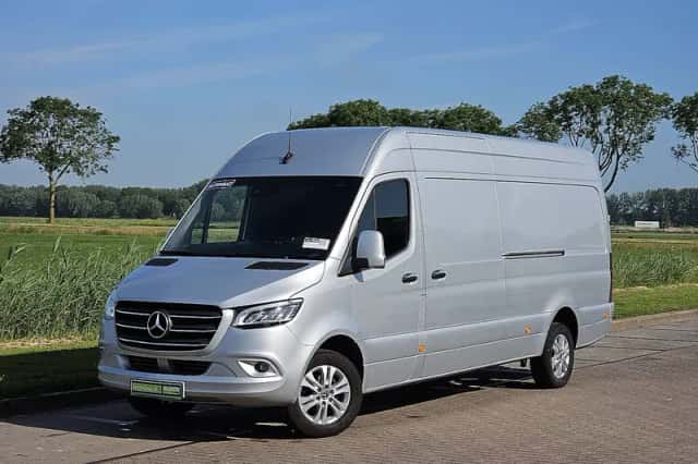 Mercedes-Benz Sprinter (2022) thumbnail 2