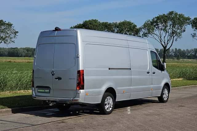 Mercedes-Benz Sprinter (2022) thumbnail 3