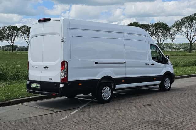 Ford Transit (2024) thumbnail 3