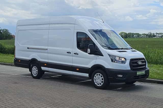 Ford Transit (2024) thumbnail 4