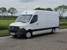 Mercedes-Benz Sprinter (2023) thumbnail 2