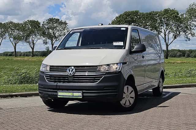 Volkswagen Transporter (2024) thumbnail 1