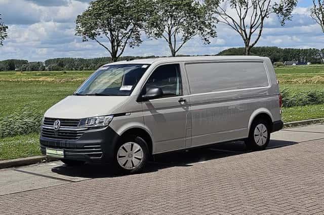 Volkswagen Transporter (2024) thumbnail 2