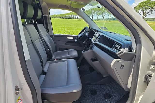 Volkswagen Transporter (2024) thumbnail 6