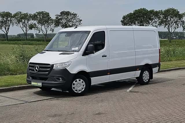 Mercedes-Benz Sprinter (2024) thumbnail 2