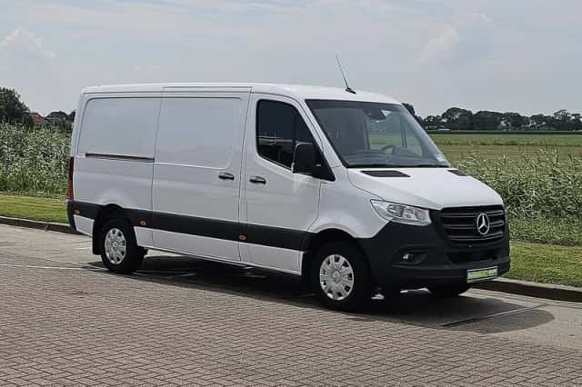 Mercedes-Benz Sprinter (2024) thumbnail 4