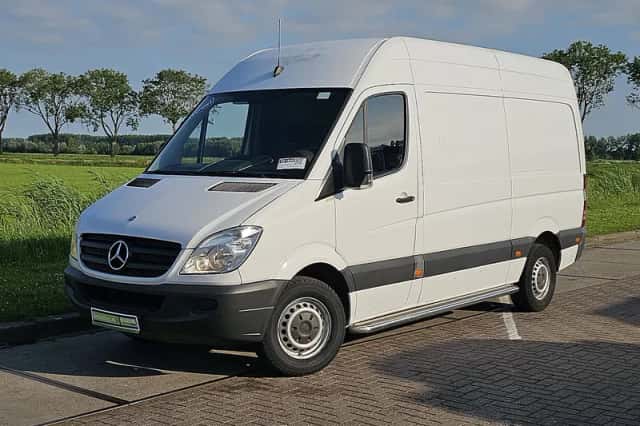 Mercedes-Benz Sprinter (2012) thumbnail 2