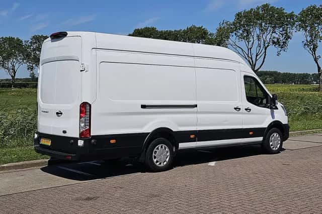 Ford Transit (2022) thumbnail 3