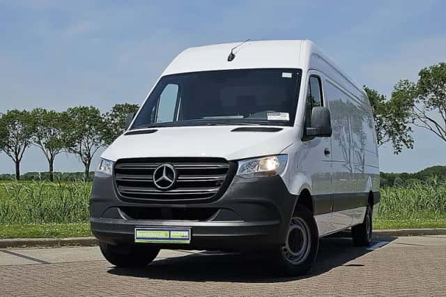 Mercedes-Benz Sprinter (2022) thumbnail 1