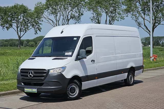 Mercedes-Benz Sprinter (2022) thumbnail 2