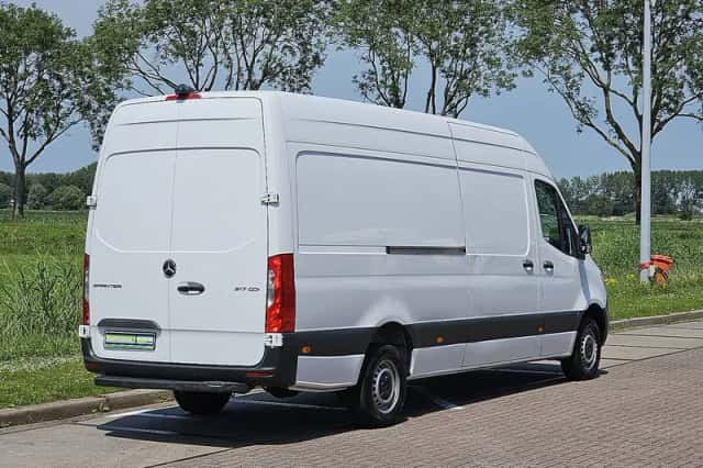 Mercedes-Benz Sprinter (2022) thumbnail 3