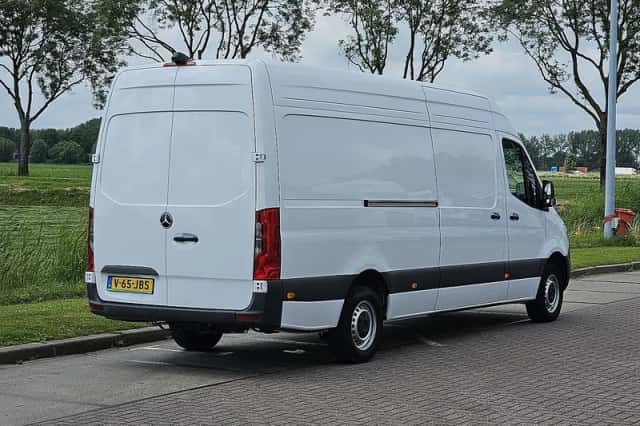 Mercedes-Benz Sprinter (2024) thumbnail 3