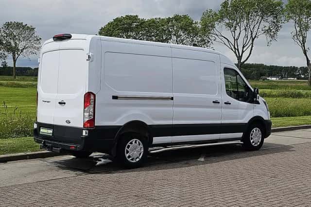 Ford Transit (2022) thumbnail 3