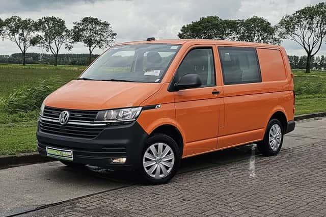 Volkswagen Transporter (2024) thumbnail 2