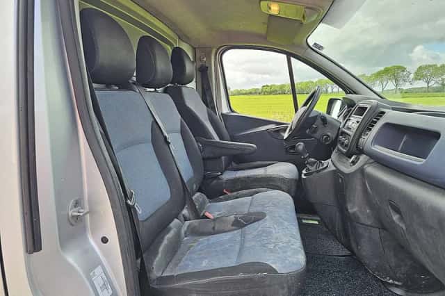 Opel Vivaro (2017) thumbnail 6
