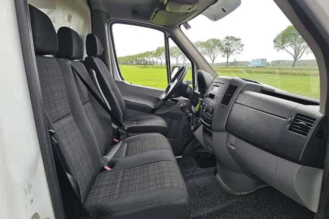 Mercedes-Benz Sprinter (2015) thumbnail 6